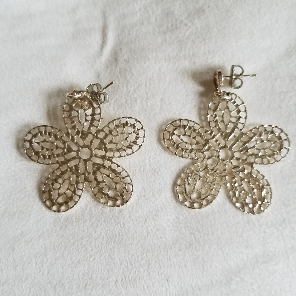 Diamond Cut Floral Earrings in SS